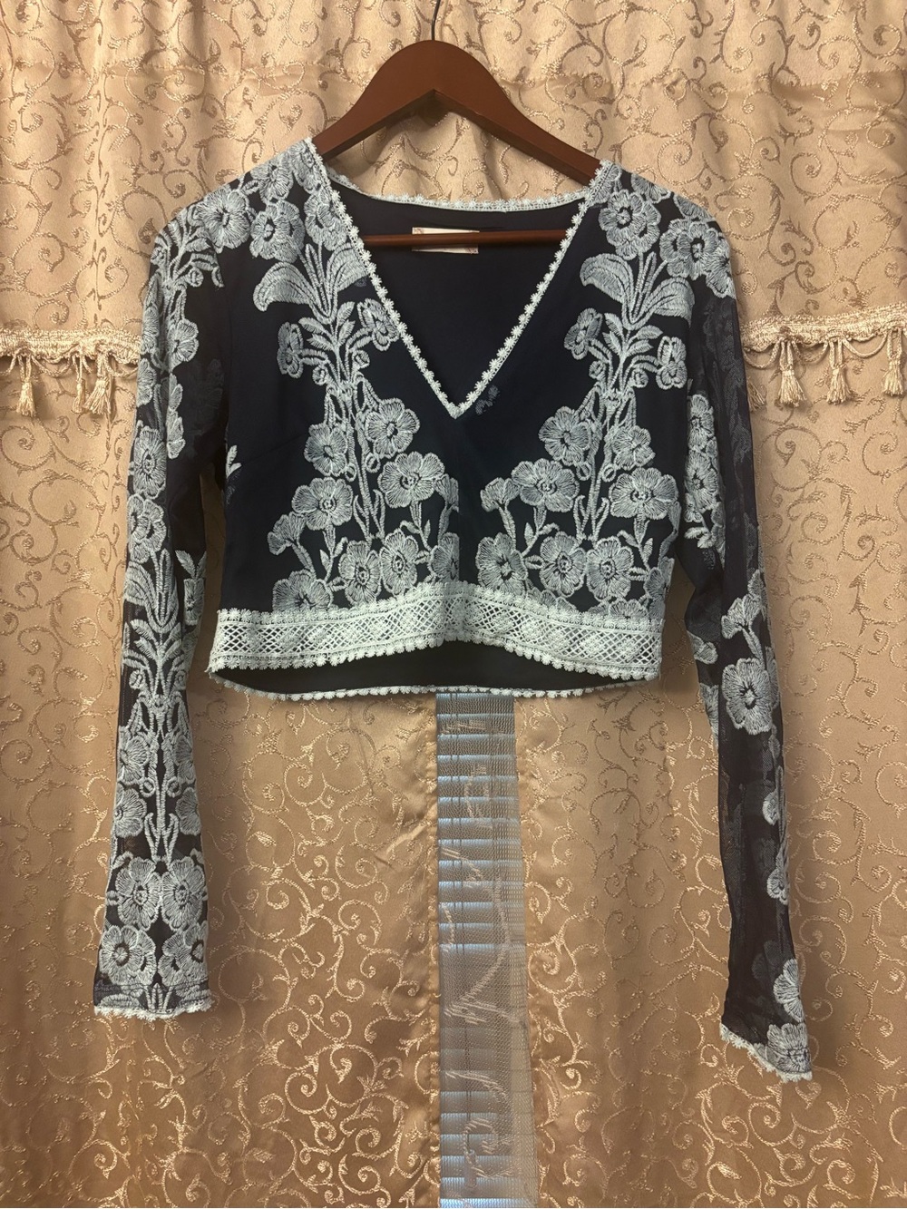 Altar’d State Navy Blue Floral Lace-Embroidered V-Neck Crop Top- Large